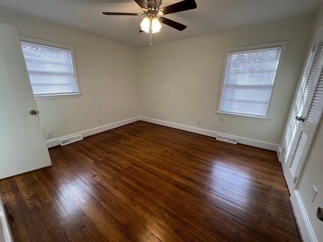 Building Photo - 1920 Eastway Dr