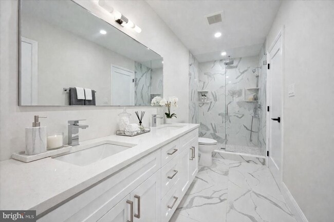 Building Photo - 430 York Rd