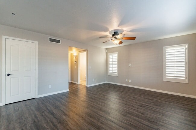 Building Photo - Stunning Tempe Home with Private Pool
