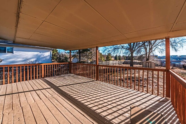 Building Photo - 5 bedrooms ,2 bathrooms and on 0.32 acres for rent