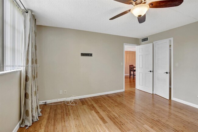 Building Photo - 8980 S Hollybrook Blvd