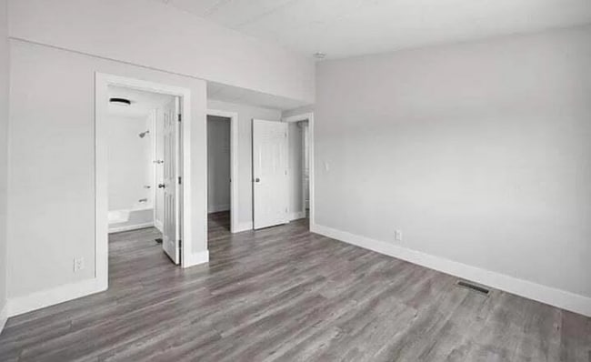 Building Photo - COMING SOON - Newly Remodeled 2 Bedroom 2 ...