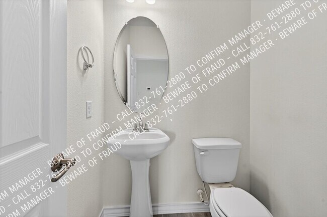 Building Photo - 707 Windhaven Dr