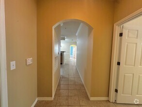 Building Photo - Stylish 3BR/3BA Condo Near UF – Close to c...