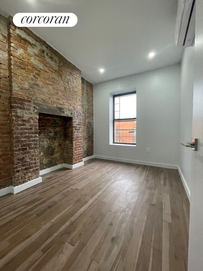 Building Photo - 228 Monroe St