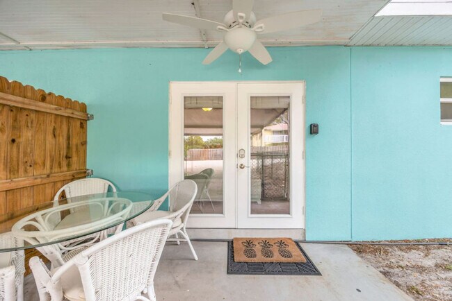 Building Photo - 2362 Pineapple Ave