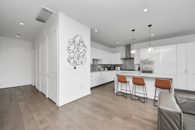 Building Photo - 4521 San Felipe St