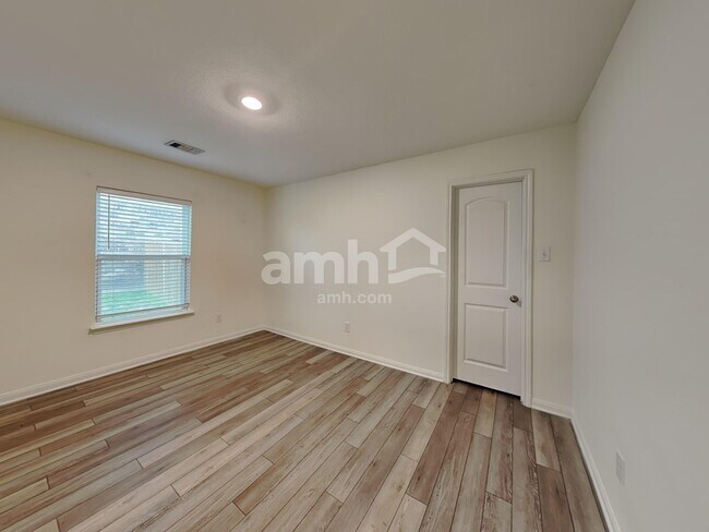 Building Photo - 1270 Treeta Trail
