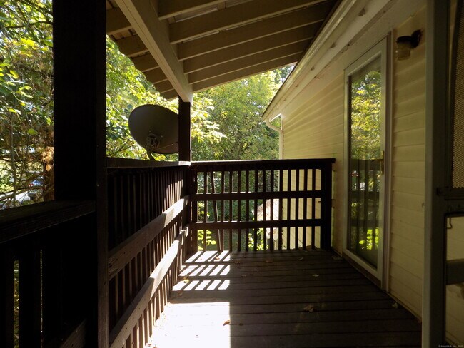 Building Photo - 6 Hillside Ave