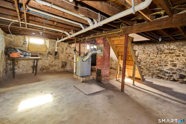 Building Photo - 121 Johnson St