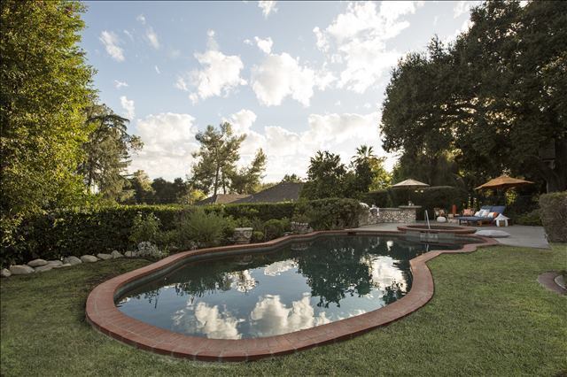 Building Photo - Coming Soon! La Canada Flintridge Contempo...