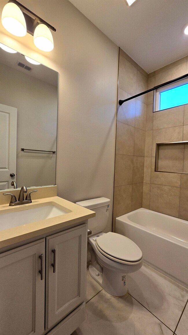 Building Photo - 6007 Vero Dr