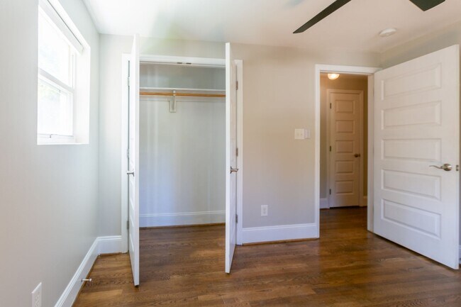 Building Photo - Stunning Carrboro Condo available early June!