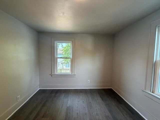 Building Photo - 1253 Diamond Ave