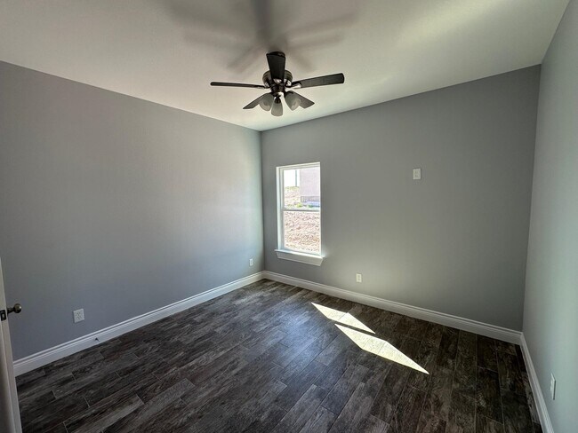 Building Photo - 523 Canyon Creek Dr
