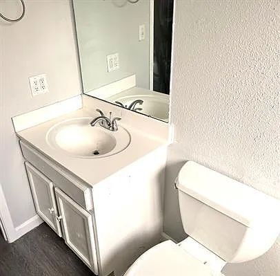 Building Photo - UPDATED 2 BEDROOMS WITH PRIVATE PATIO & CENTRAL AIR