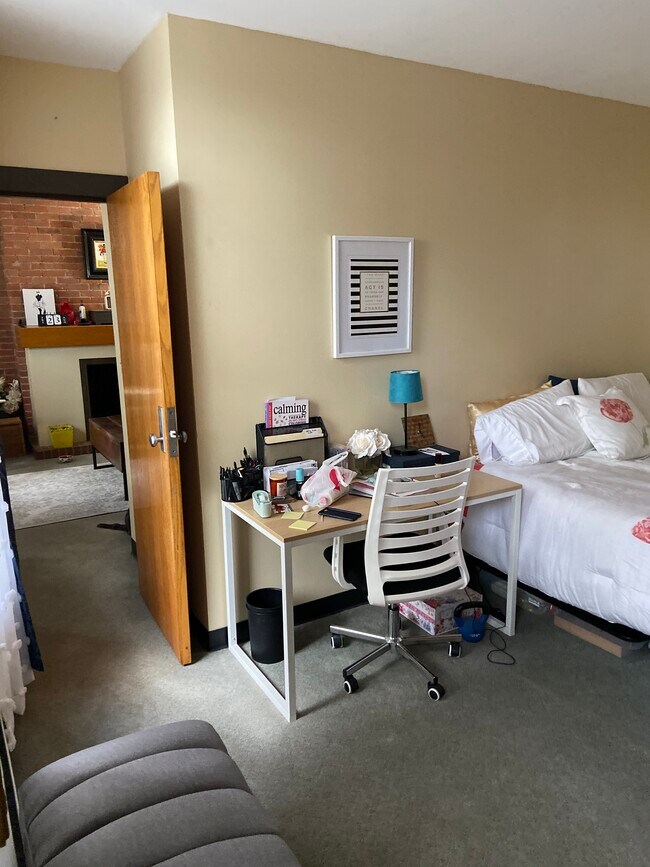 1 Bedroom Bedroom 4 - 112 US Oval