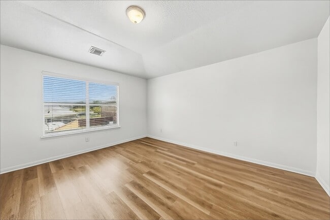 Building Photo - 1631 Laura Anne Dr