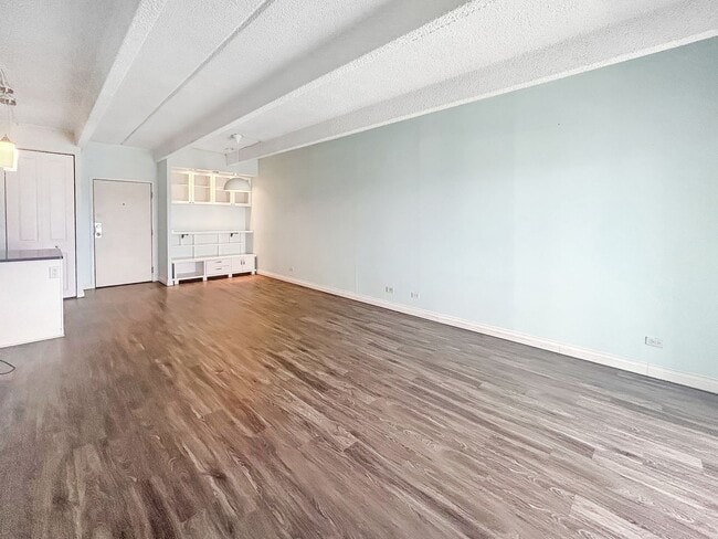 Building Photo - $0 DEPOSIT OPTION. SPACIOUS 12TH-FLOOR 1-B...