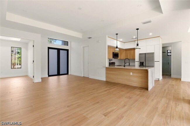 Building Photo - 1514 47th Ave NE
