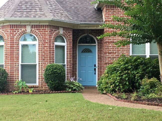 Building Photo - Ewing Place in Arlington! Pets are allowed, fees apply! Fenced in back yard!