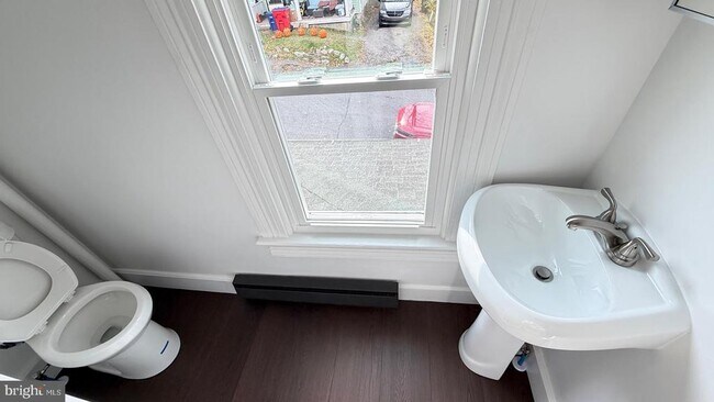 Building Photo - 6 Fern Ave