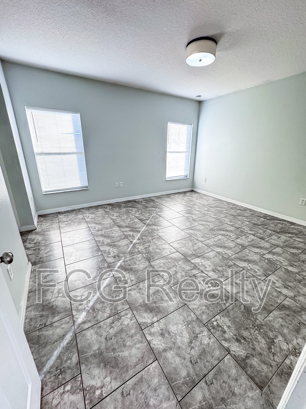 Building Photo - 702 Colville Pl