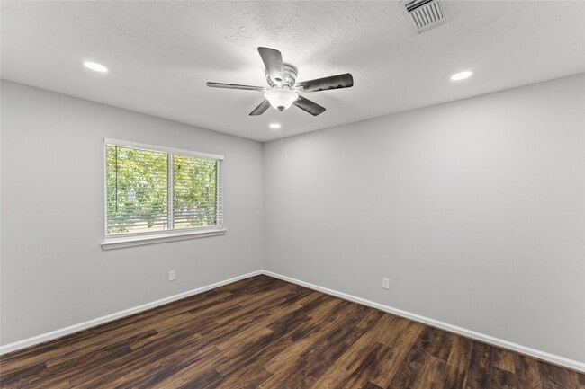 Building Photo - 4826 Brooklawn Dr