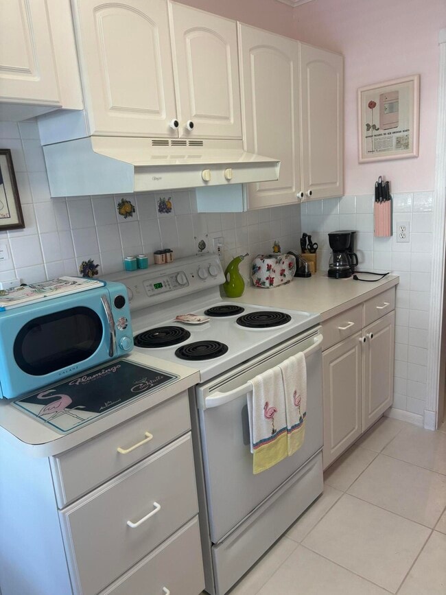 Building Photo - 8608 Bella Vista Dr