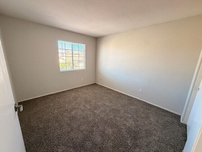 Building Photo - 7611 W Cinnabar Ave