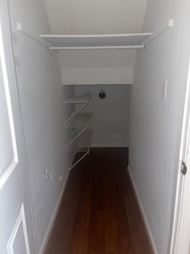 Building Photo - 820 E Willow Point Pl