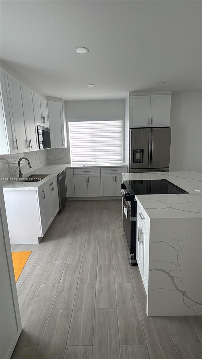 Building Photo - 1670 SW 11th Terrace