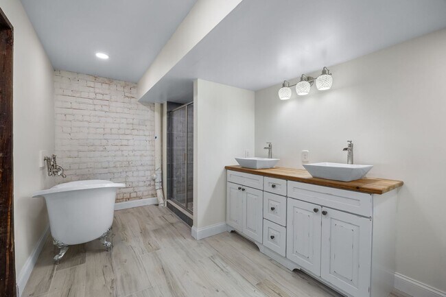 Building Photo - Thiel on 9th