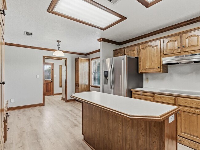 Building Photo - 6970 Ellen Ln