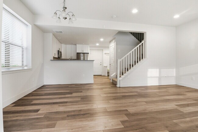 Building Photo - $2,645.95, 3 bed, 2.5 bath end unit located in Aurora with a washer and dryer.