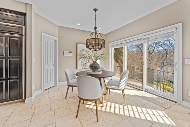 Building Photo - 12932 Sunset Bluff Ct
