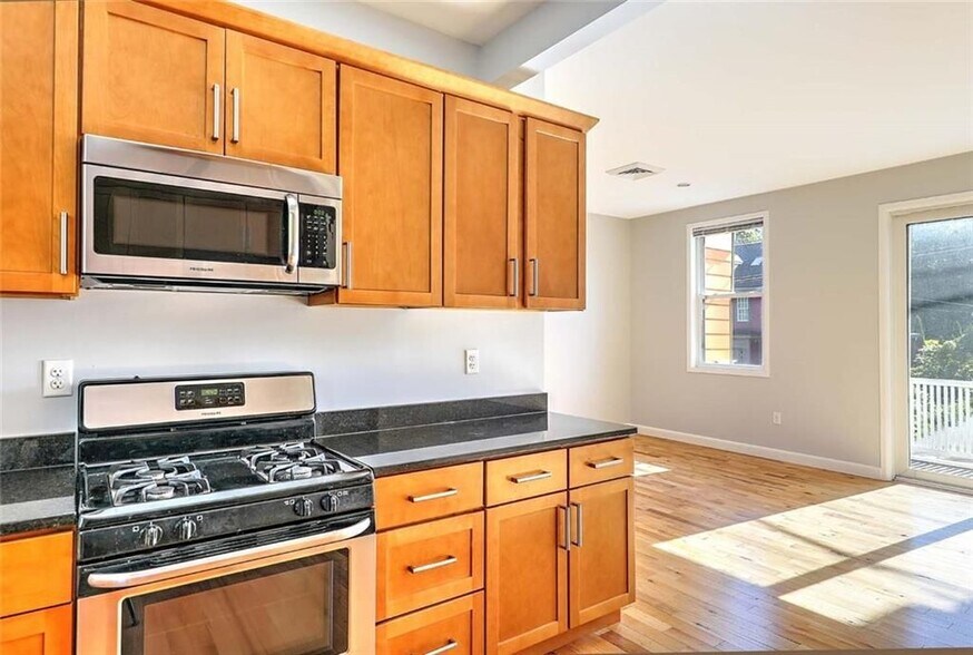 Building Photo - 400 Hope St