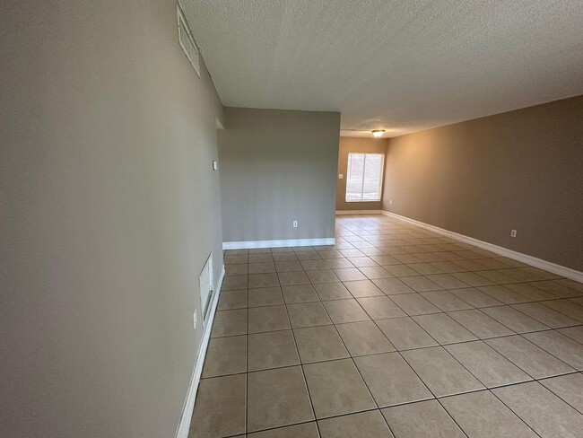 Building Photo - 1830 Maravilla Ave