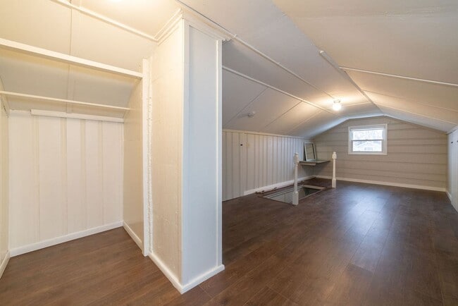 Building Photo - 172-172 NE Juniper St