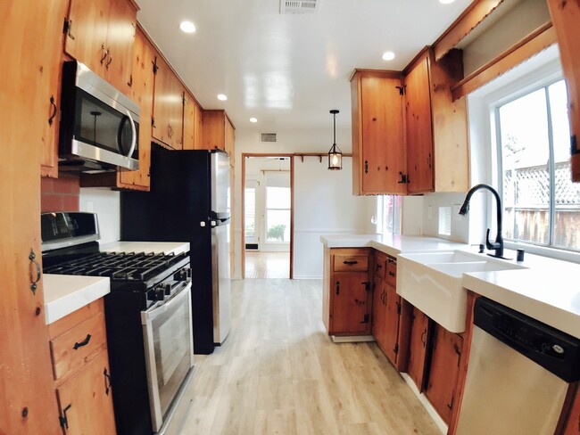 Building Photo - Prime Pocket of Studio City Across from St...