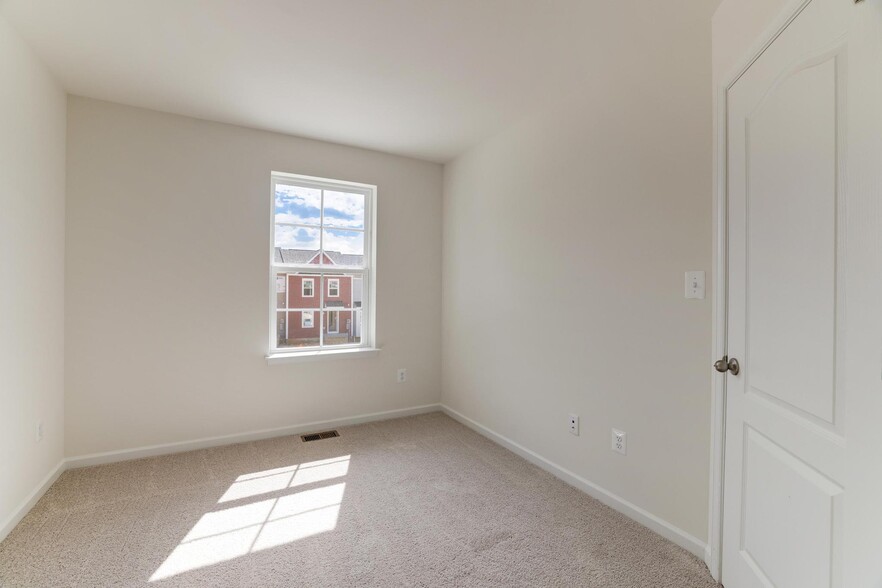 Building Photo - 47 Orch Grn Dr