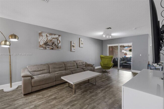 Building Photo - 4055 Eastridge Dr