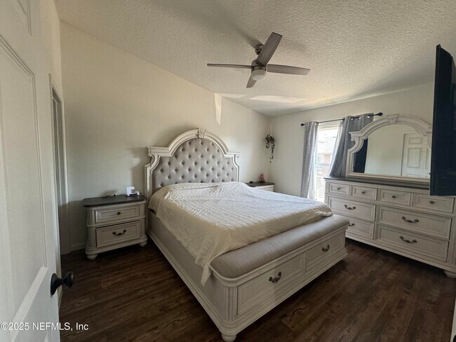 Building Photo - 9556 Armelle Way