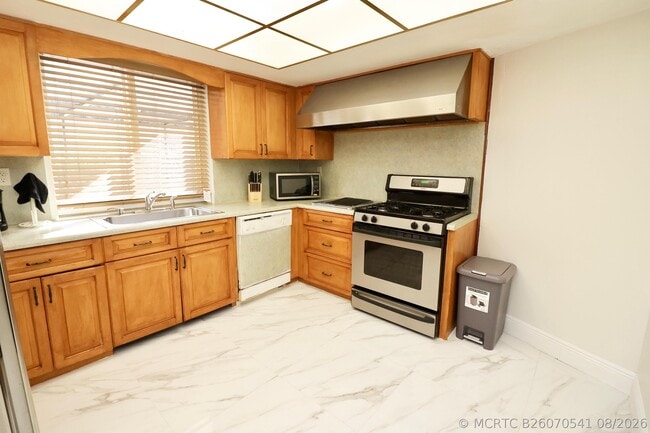 Building Photo - 842 NE 154th St