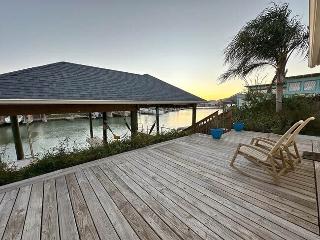 Building Photo - 1113 Pompano Ave