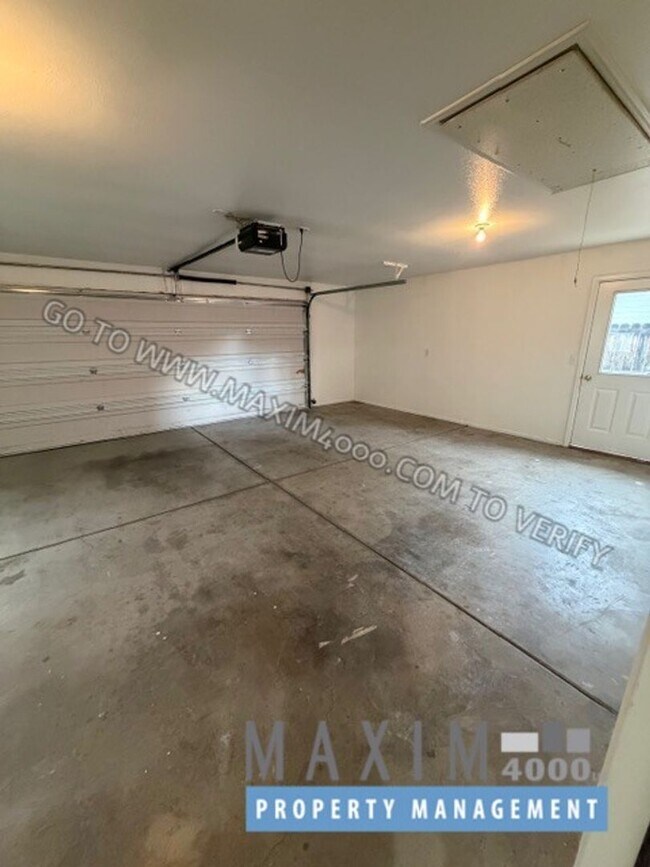 Building Photo - 210 W Sunset Dr