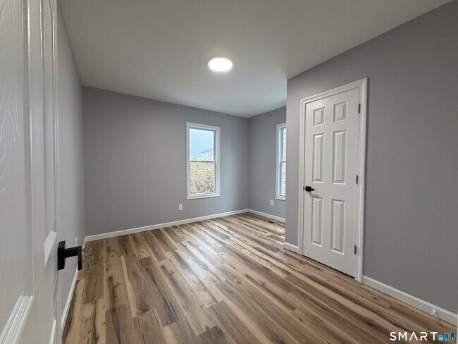 Building Photo - 228 Holly St