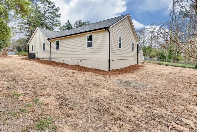 Building Photo - 2575 Barrylynn Dr