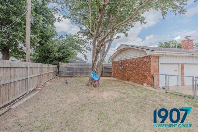 Building Photo - Spacious 2-Bedroom Home with Hardwood Flooring and Brick Fireplace in OKC!