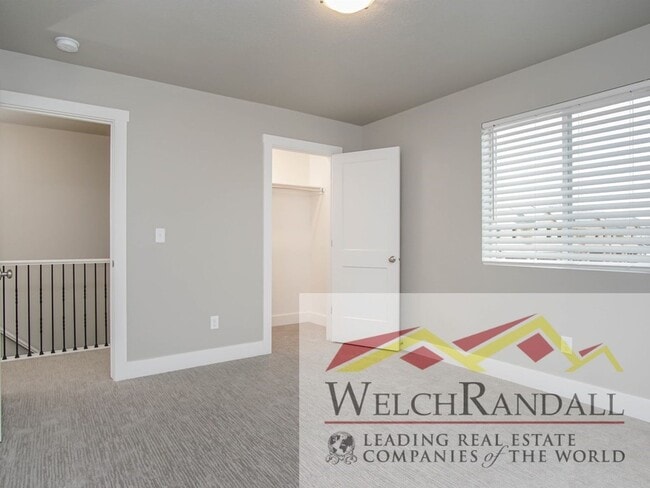 Building Photo - Beautiful 3 Bed 2.5 Bath Townhome in West ...